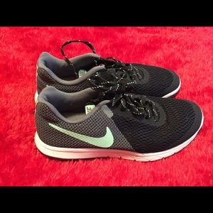 Size 5 Nike sneakers in great condition